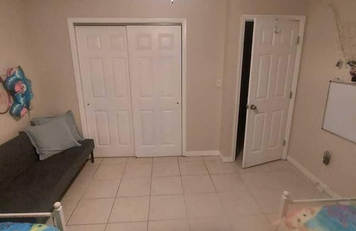 St. Petersburg - Clearwater Apartment | Private 2-bedroom 1 bath Special guests Suite in fabulous St. Petersburg.