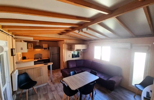 Meschers-sur-Gironde Ski Chalet | Chalet 58m² - 3 bedrooms - 2 bathrooms - covered terrace + Air conditioning + TV + LV + oven* 6 people