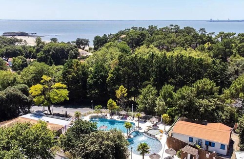 Meschers-sur-Gironde Ski Chalet | Chalet 58m² - 3 bedrooms - 2 bathrooms - covered terrace + Air conditioning + TV + LV + oven* 6 people