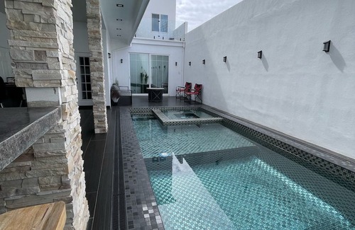 Primo Tapia House | Spacious Ocean Front 6 Bedroom House In Pristine Mision Viejo, AC,WIFI, Pool