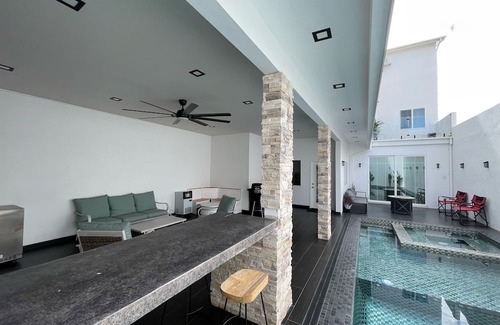 Primo Tapia House | Spacious Ocean Front 6 Bedroom House In Pristine Mision Viejo, AC,WIFI, Pool