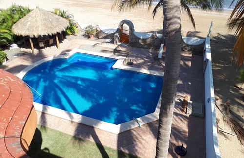 La Penita de Jaltemba Apartment | Ocean Front 1 King Bedroom. Swimming pool, Easy 5 minute beach walk to Shopping