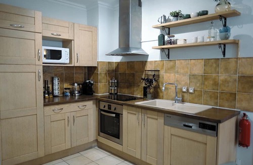 Tourrettes Apartment | Air-conditioned apartment with swimming pool in a tourist residence in Callian