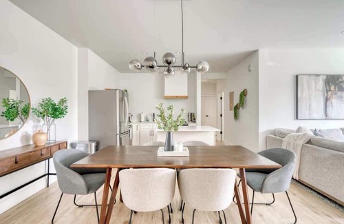 Humboldt Apartment | Stylish Luxe Suite N Williams & Alberta Districts