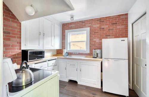 Alberta Arts District House | Stylish 1BR in PDX~ Walk to Local Shops & Coffee
