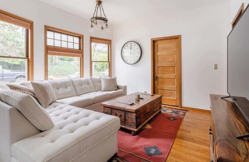 Goose Hollow House | Preserved 1907 Classic 2BR - 92 WalkScore
