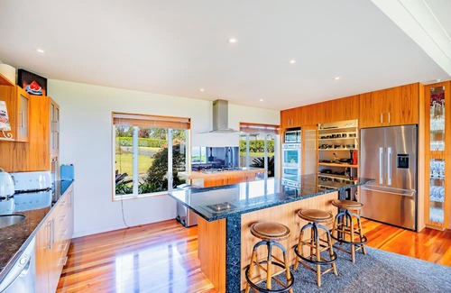 Clarks Beach House | Black Swan Retreat: Lifestyle Charm on a Budget