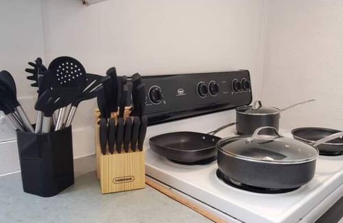 Lake Charles House | Cozy 2BD/2BA Mobile Home/AC, Wi-Fi, W/D, Kitchen, Prime Central Location