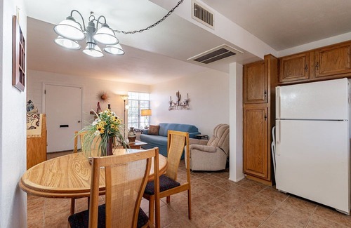 Green Valley Villa | POOL in front, Washer/Dryer and Patio w Grill - Walk to Farmer's Market.