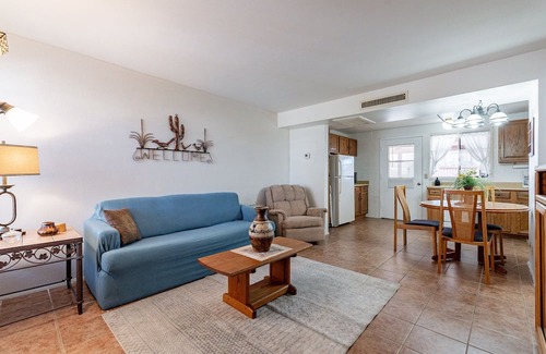Green Valley Villa | POOL in front, Washer/Dryer and Patio w Grill - Walk to Farmer's Market.