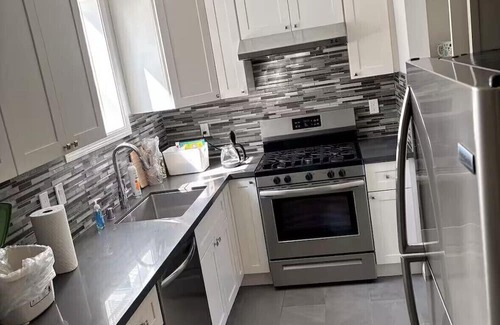 Burlingame House | 3-bedroom 2-bathroom Spanish Bungalow house in Burlingame with WiFi and AC.
