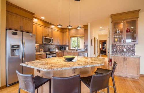 Rollingbay House | Waterfront Home w/Beach access!