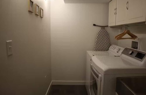 Fort Gary House | 1BD Cozy Suite with Office Space near U of M