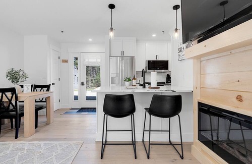 Bethel Condo | Cozy condo in charming Bethel