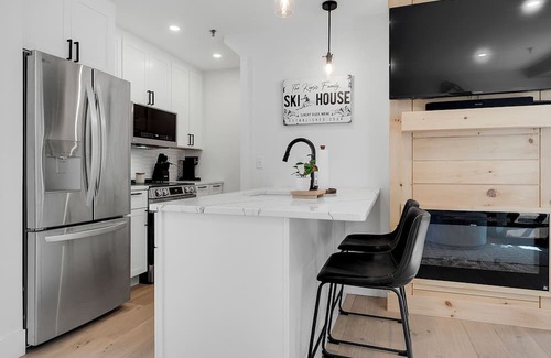 Bethel Condo | Cozy condo in charming Bethel