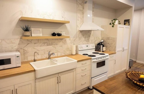 Calgary House | Entire 2 Bedroom Guest Suite with Laundry, Minutes from Bragg Creek!