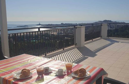 Chiesiola Apartment | Two-room apartment 550m from the sea with sea view terrace