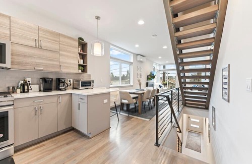 Ballard Condo | Ballard's Best: Patio & Style