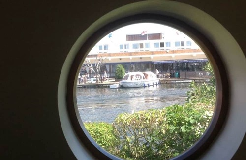 Hoveton Cottage | Refurbished cottage at the centre of Wroxham with private riverside garden.