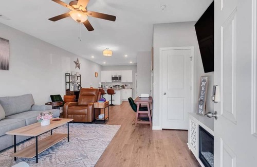 Columbia House | Premier Townhome Close to Columbia/Spring Hill/GM/Ultium Cells-Sleeps 6/WiFi/BBQ