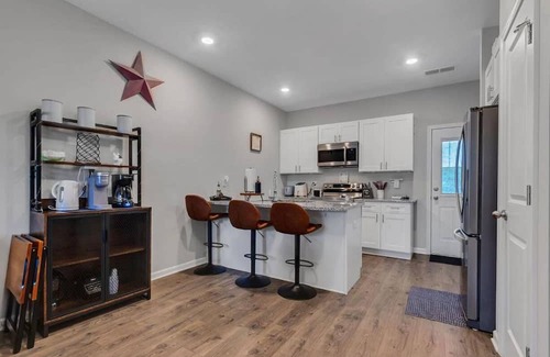 Columbia House | Premier Townhome Close to Columbia/Spring Hill/GM/Ultium Cells-Sleeps 6/WiFi/BBQ