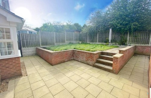 Handsworth House | Spacious Central Home - Sleeps 7, Garden & Parking
