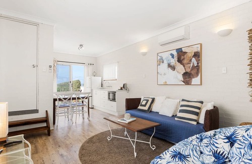 Callala Beach Cabin | Quay's Cabin - Absolute Beachfront with Views