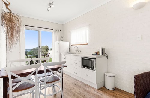 Callala Beach Cabin | Quay's Cabin - Absolute Beachfront with Views