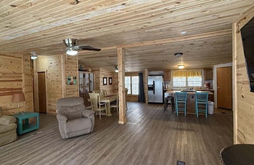 Elgin House | Spacious 5-bedroom house Short Distance from Brushy MTN & Windrock Trails