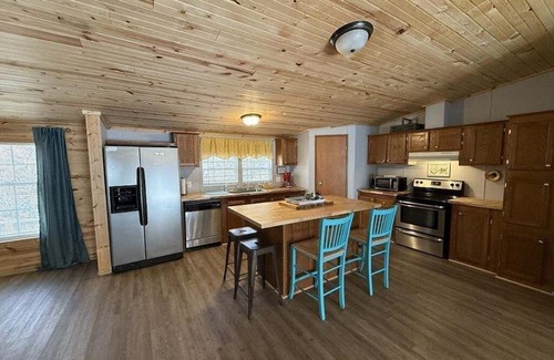 Elgin House | Spacious 5-bedroom house Short Distance from Brushy MTN & Windrock Trails
