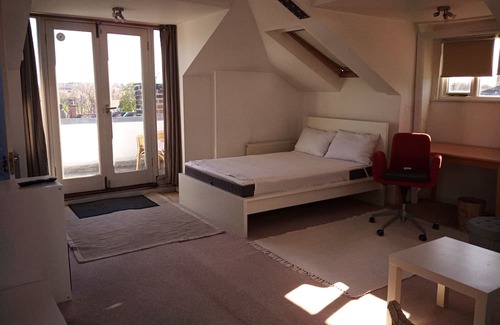 Swiss Cottage Apartment | Beautiful studio with en suite and roof terrace located central smart location