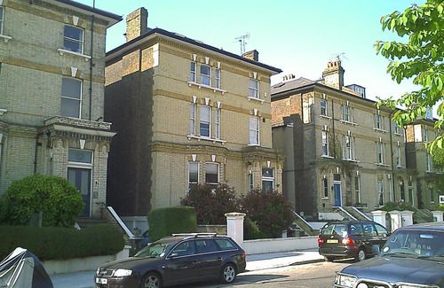 Swiss Cottage Apartment | Beautiful studio with en suite and roof terrace located central smart location