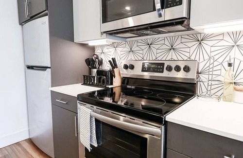 Brewerytown Apartment | Imagine a stylish escape in Glenwood, the epitome of urban luxury
