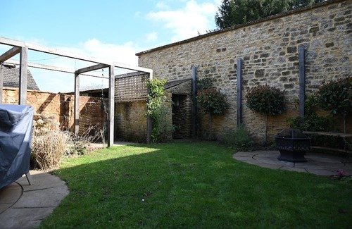 Brackley Cottage | Cute Cottage on the edge of the Cotswolds and close to everything