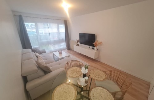 Livry-Gargan Apartment | Beautiful, cocooning apartment. Near Paris /C.D.G /Disney