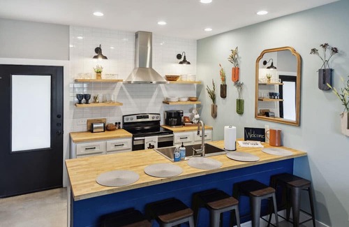 Downtown House | The Retreat - 1BR/1.5BA 1 Block Downtown Bryan