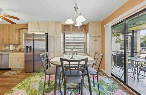 Weeki Wachee Gardens House | Charming 2-bedroom house in superb weeki wachee with WiFi, AC