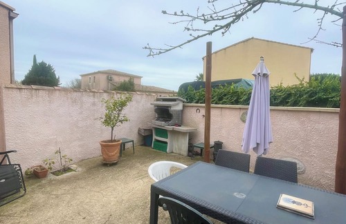 Manduel House | House with village garden