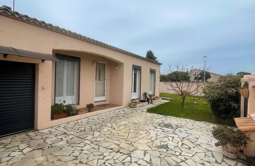 Manduel House | House with village garden