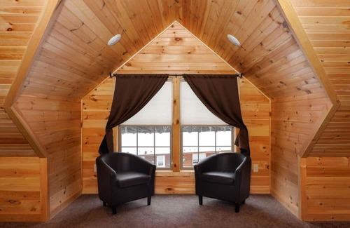Bethlehem Cabin | Scenic 2-Bed Log Cabin Townhouse