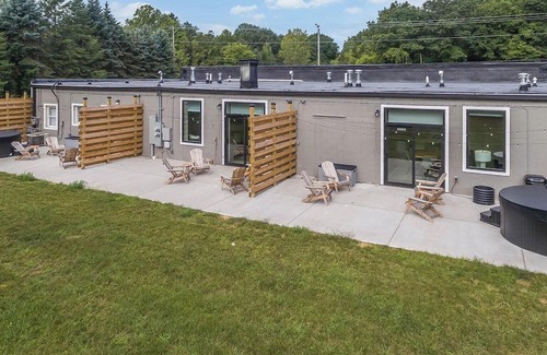 South Haven Apartment | Charming, Peaceful 2-bedroom apartment in nice South Haven