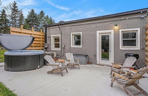 South Haven Apartment | Charming, Peaceful 2-bedroom apartment in nice South Haven