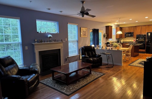 Friendly House | Beautiful 4 bedroom house, fully accessible, in Fort Washington Maryland near DC