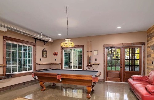 Cabarrus County House | Charming 2-bedroom barn with WiFi, AC in awesome Midland