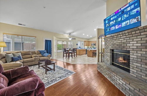Ramona House | "Ramona's Central Gem: Your Perfect Vacation Retreat Awaits!"