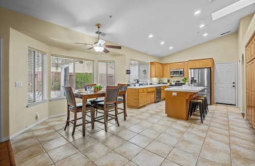 Ramona House | "Ramona's Central Gem: Your Perfect Vacation Retreat Awaits!"
