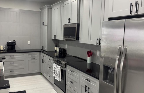 Welcome House | Modern, New Build Dog Friendly 3-bedroom home close to DT Greenville
