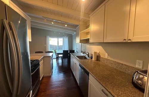 Davis House | Charming 3-bedroom house with AC, WiFi near downtown Davis