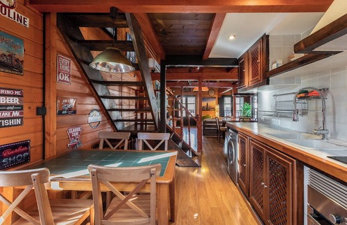 L'Eliana Ski Chalet | Wooden house with private pool, located in an emblematic place of Valencia.