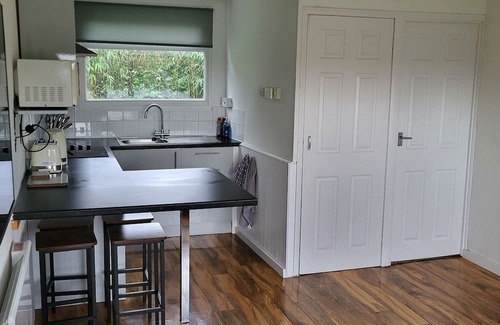 Kilkhampton Cabin | Bright and spacious 2 bedroom holiday lodge. Free wi-fi and pet friendly!